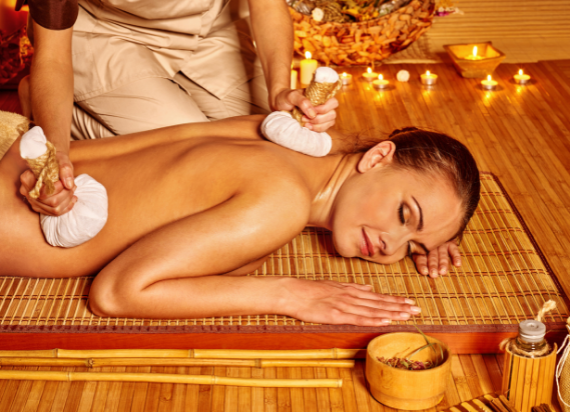 Therapeutische Massage met Chinese Kruidenstempel or Thaise Kruidenstempel